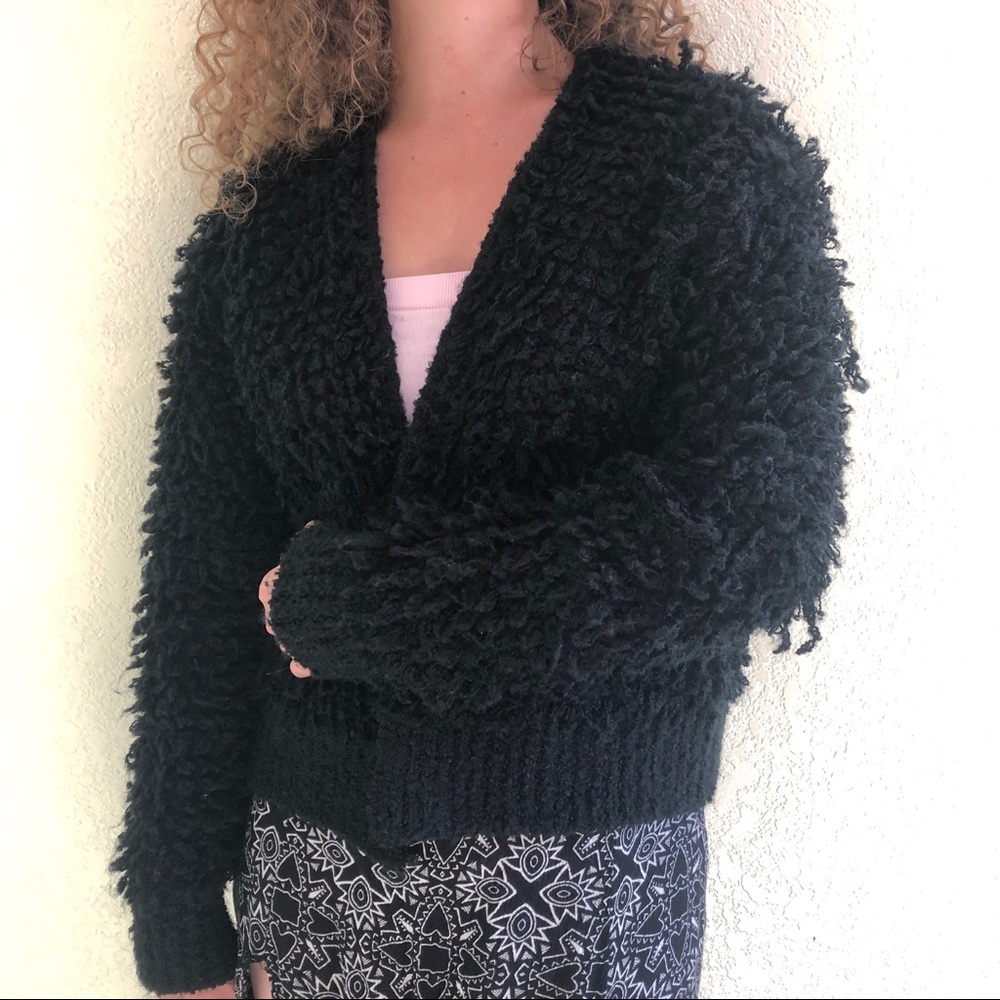 Black fuzzy sweater - Picture 3 of 7